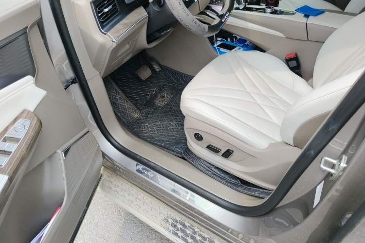 Used Roewe RX9 2023 2.0T Two-Wheel Drive Enjoyment Version Driver Seat