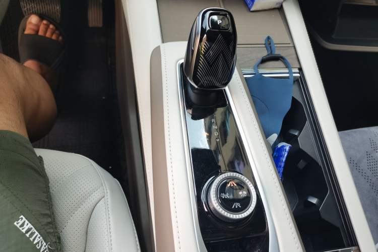 Used Roewe RX9 2023 2.0T Two-Wheel Drive Enjoyment Version Gear Lever