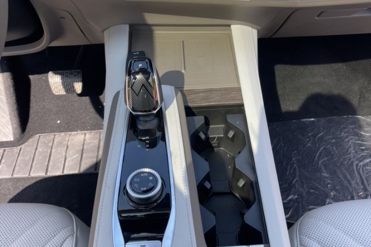 Used Roewe RX9 2023 2.0T All-Wheel-Drive Luxury Edition Gear Lever