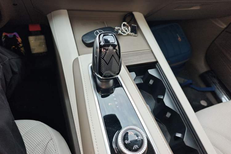 Used Roewe RX9 2023 2.0T Two-Wheel Drive Enjoyment Version Gear Lever