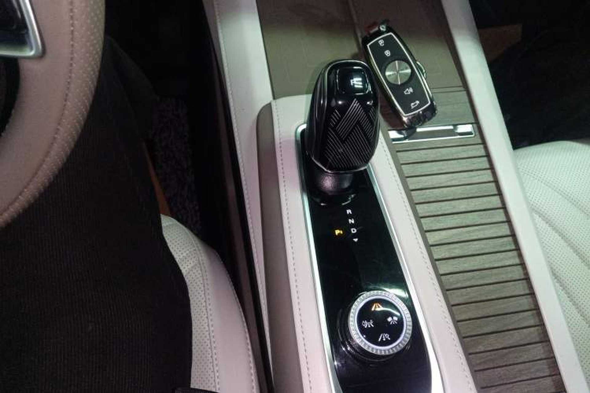 Used Roewe RX9 2023 2.0T Two-Wheel Drive Enjoyment Version Gear Lever