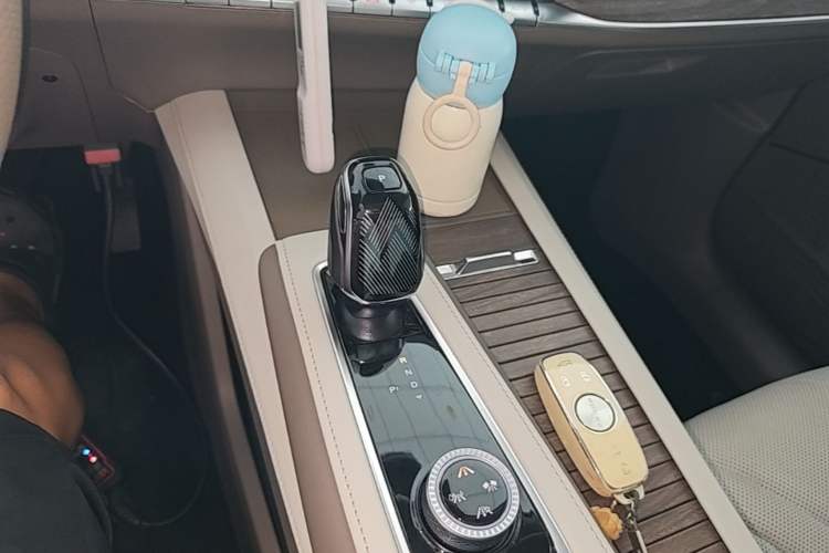 Used Roewe RX9 2023 2.0T Two-Wheel Drive Enjoyment Version Gear Lever