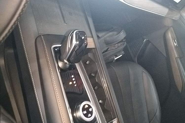 Used Roewe RX9 2023 2.0T Two-Wheel Drive Enjoyment Version Gear Lever