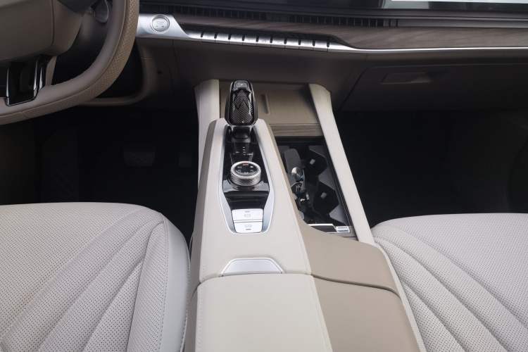 Used Roewe RX9 2023 2.0T All-Wheel-Drive Luxury Edition Gear Lever