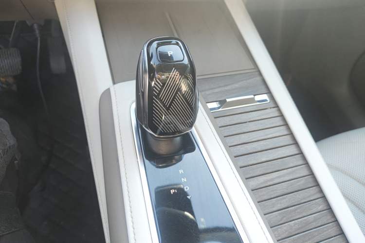 Used Roewe RX9 2023 2.0T All-Wheel-Drive Luxury Edition Gear Lever