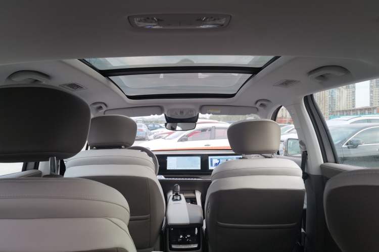 Used Roewe RX9 2023 2.0T All-Wheel-Drive Luxury Edition Headliner