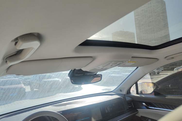 Used Roewe RX9 2023 2.0T All-Wheel-Drive Luxury Edition Headliner