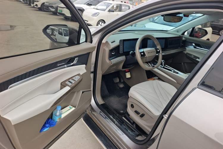 Used Roewe RX9 2023 2.0T Two-Wheel Drive Enjoyment Version Interior 3