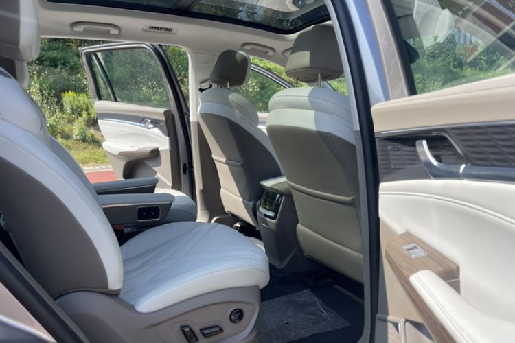 Used Roewe RX9 2023 2.0T All-Wheel-Drive Luxury Edition Interior 4
