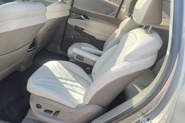Used Roewe RX9 2023 2.0T All-Wheel-Drive Luxury Edition Interior 4