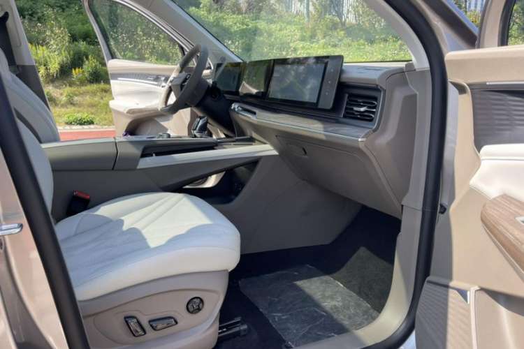 Used Roewe RX9 2023 2.0T All-Wheel-Drive Luxury Edition Interior 7