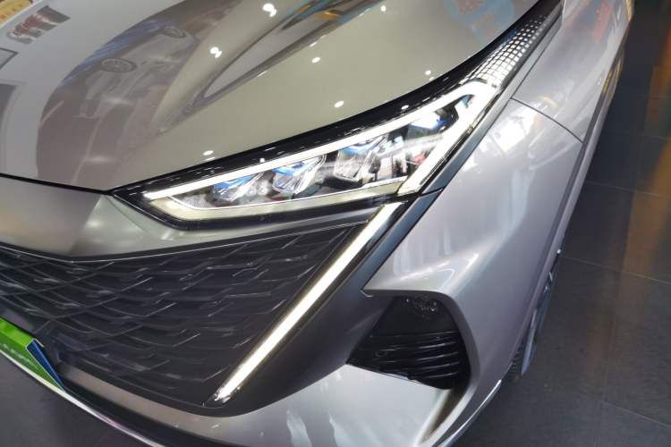Used Roewe RX9 2023 2.0T Two-Wheel Drive Enjoyment Version Left Front Headlight