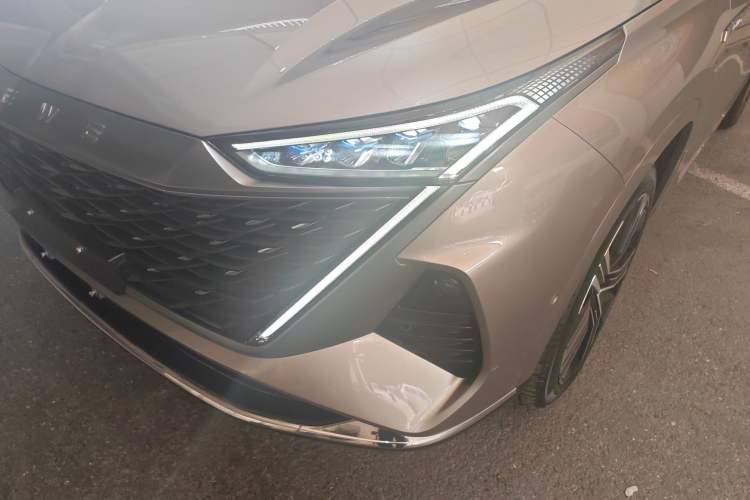 Used Roewe RX9 2023 2.0T Four-Wheel Drive Luxury Edition Left Front Headlight