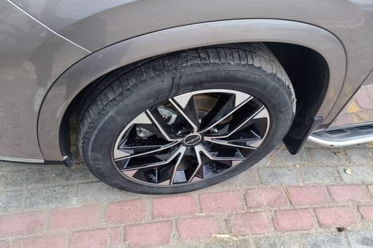 Used Roewe RX9 2023 2.0T All-Wheel-Drive Luxury Edition Left Front Wheel Hub