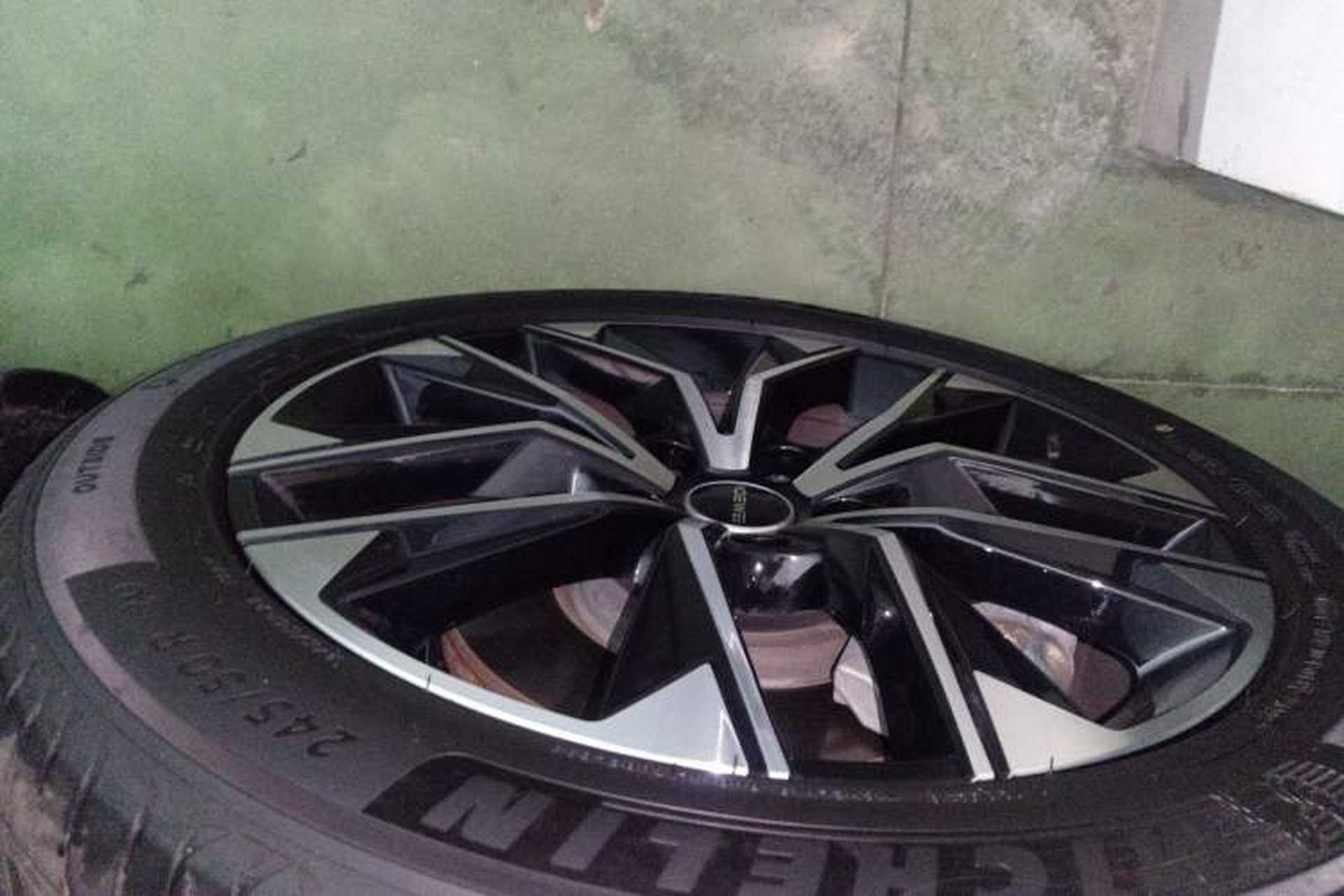 Used Roewe RX9 2023 2.0T Two-Wheel Drive Enjoyment Version Left Front Wheel Hub