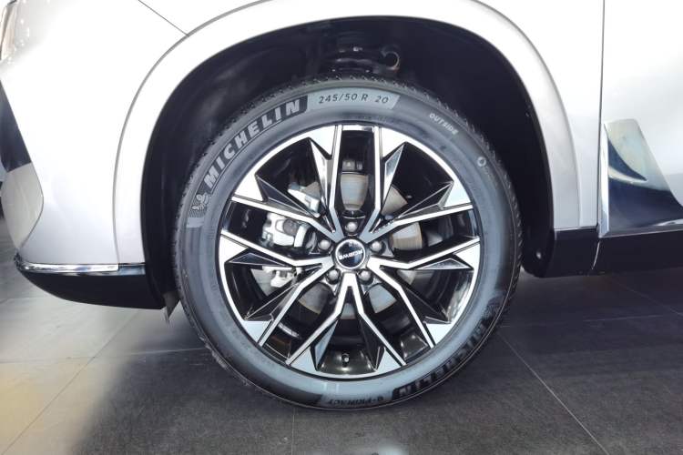 Used Roewe RX9 2023 2.0T Two-Wheel Drive Enjoyment Version Left Front Wheel Hub