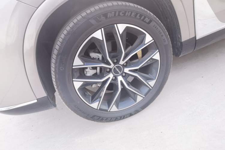 Used Roewe RX9 2023 2.0T All-Wheel-Drive Luxury Edition Left Front Wheel Hub