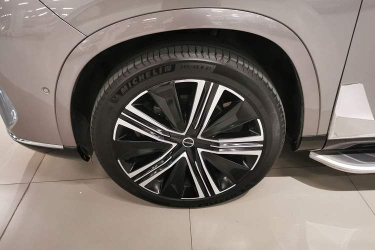 Used Roewe RX9 2023 2.0T Four-Wheel Drive Luxury Edition Left Front Wheel Hub