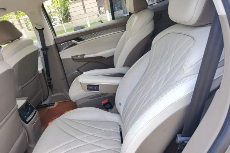Used Roewe RX9 2023 2.0T Two-Wheel Drive Enjoyment Version Left Rear Seat