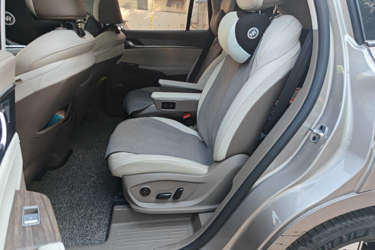 Used Roewe RX9 2023 2.0T Two-Wheel Drive Enjoyment Version Left Rear Seat