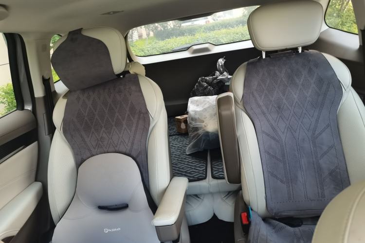 Used Roewe RX9 2023 2.0T Two-Wheel Drive Enjoyment Version Left Rear Seat