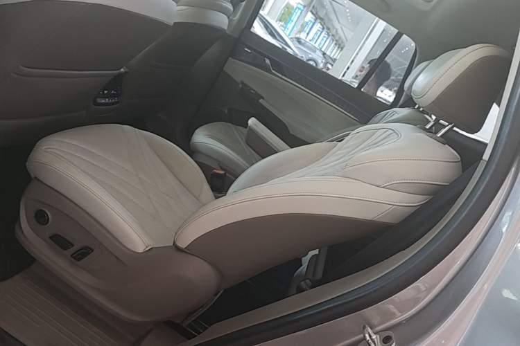 Used Roewe RX9 2023 2.0T Two-Wheel Drive Enjoyment Version Left Rear Seat