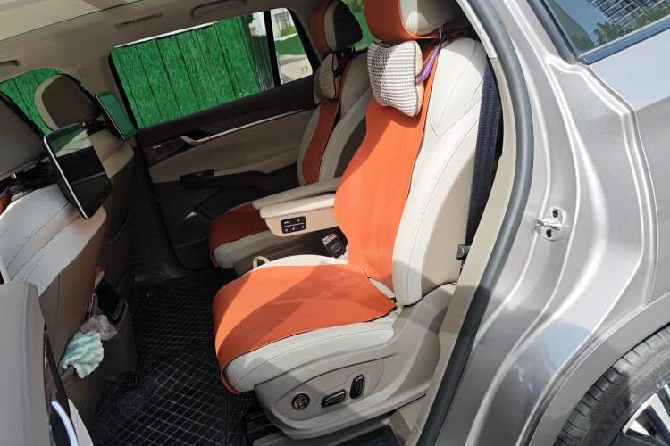 Used Roewe RX9 2023 2.0T Four-Wheel Drive Luxury Edition Left Rear Seat