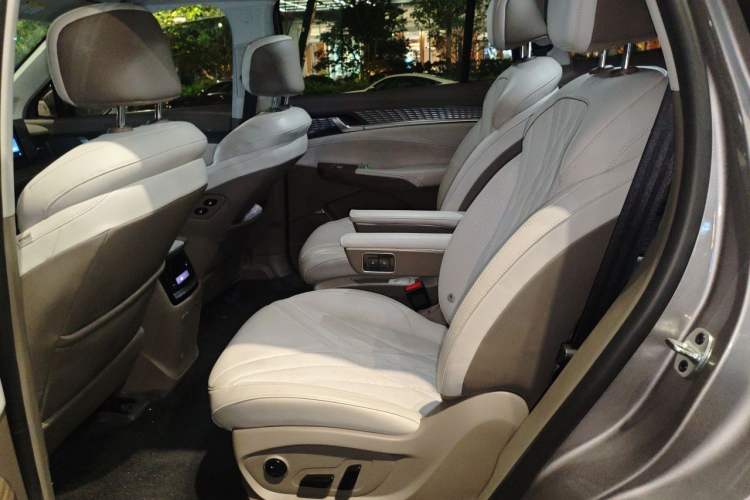 Used Roewe RX9 2023 2.0T Two-Wheel Drive Enjoyment Version Left Rear Seat