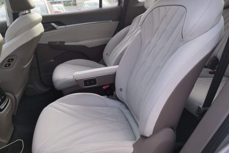 Used Roewe RX9 2023 2.0T All-Wheel-Drive Luxury Edition Left Rear Seat
