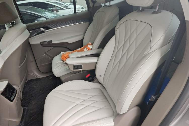 Used Roewe RX9 2023 2.0T Two-Wheel Drive Enjoyment Version Left Rear Seat