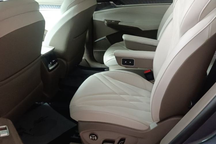 Used Roewe RX9 2023 2.0T Two-Wheel Drive Enjoyment Version Left Rear Seat