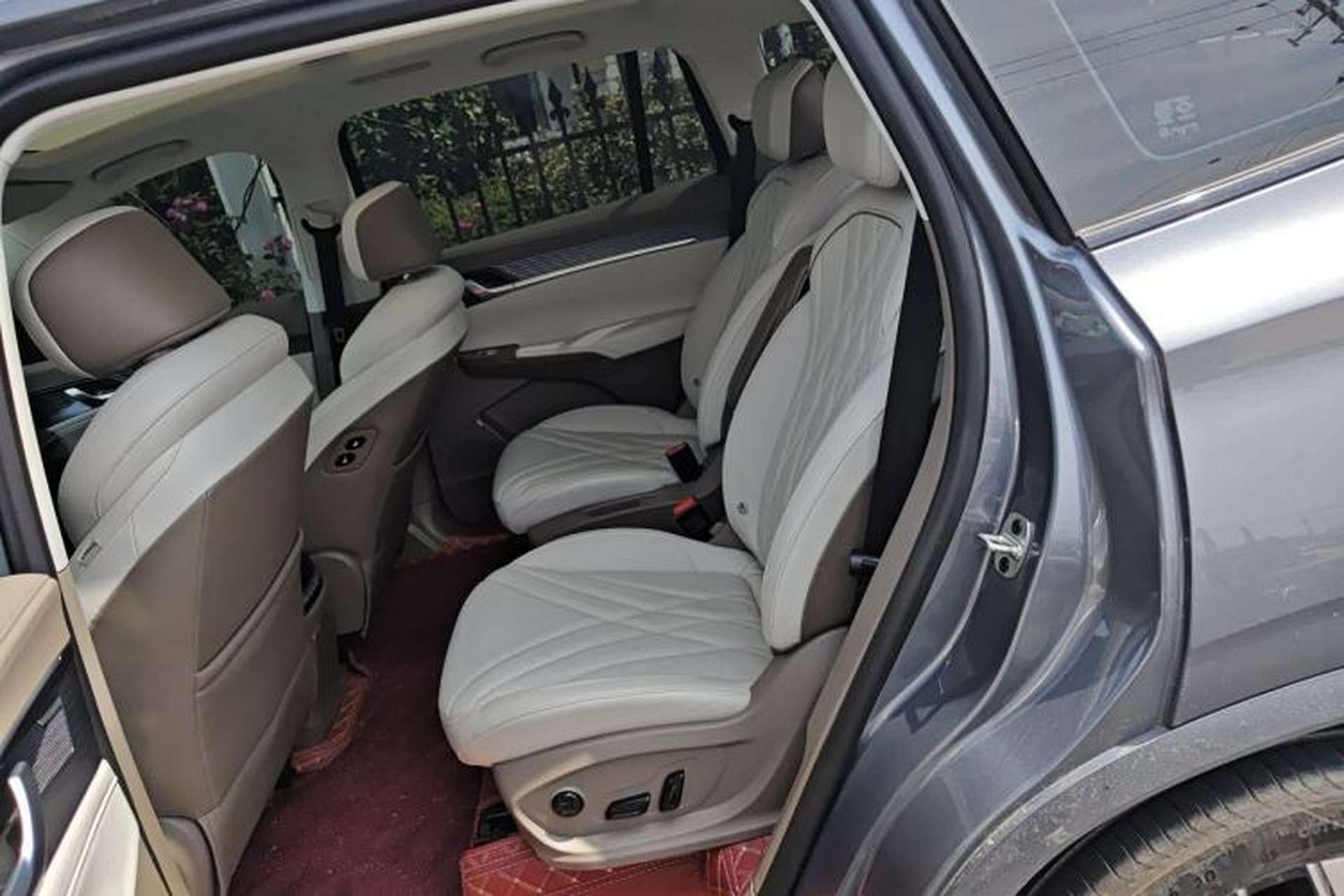 Used Roewe RX9 2023 2.0T Two-Wheel Drive Enjoyment Version Left Rear Seat