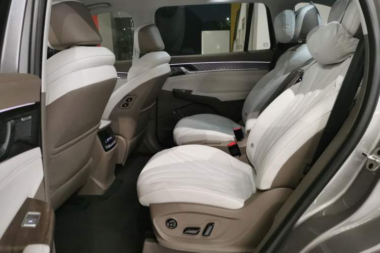 Used Roewe RX9 2023 2.0T Four-Wheel Drive Luxury Edition Left Rear Seat