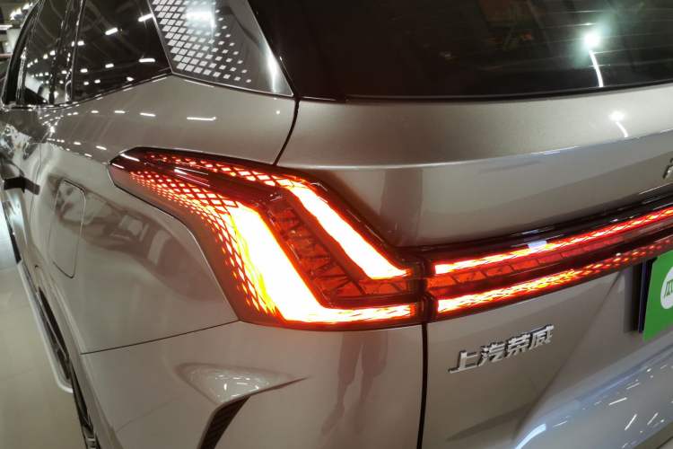 Used Roewe RX9 2023 2.0T Four-Wheel Drive Luxury Edition Left Rear Taillight