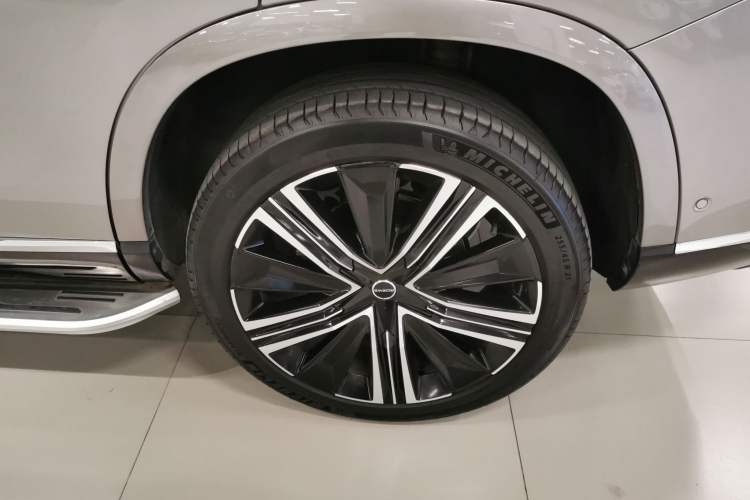 Used Roewe RX9 2023 2.0T Four-Wheel Drive Luxury Edition Left Rear Wheel Hub