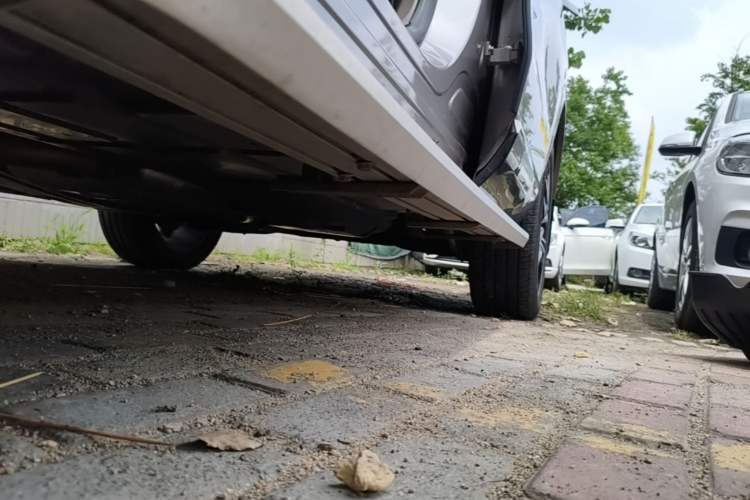 Used Roewe RX9 2023 2.0T All-Wheel-Drive Luxury Edition Left Side Sill