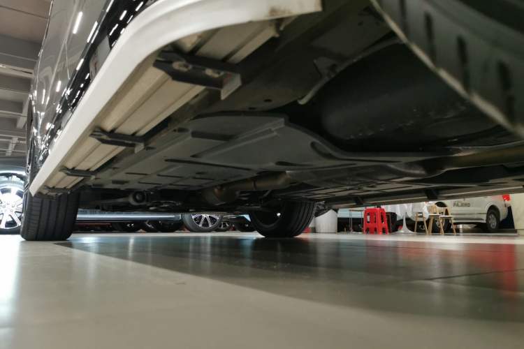 Used Roewe RX9 2023 2.0T Four-Wheel Drive Luxury Edition Left Side Sill
