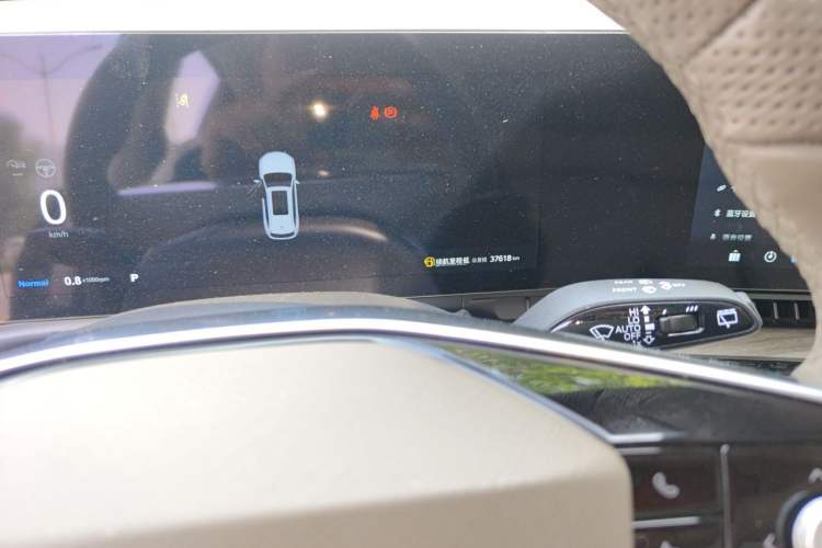 Used Roewe RX9 2023 2.0T Two-Wheel Drive Enjoyment Version Odometer Close Up