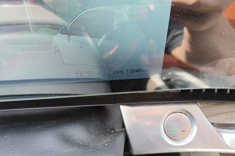 Used Roewe RX9 2023 2.0T Four-Wheel Drive Luxury Edition Odometer Close Up