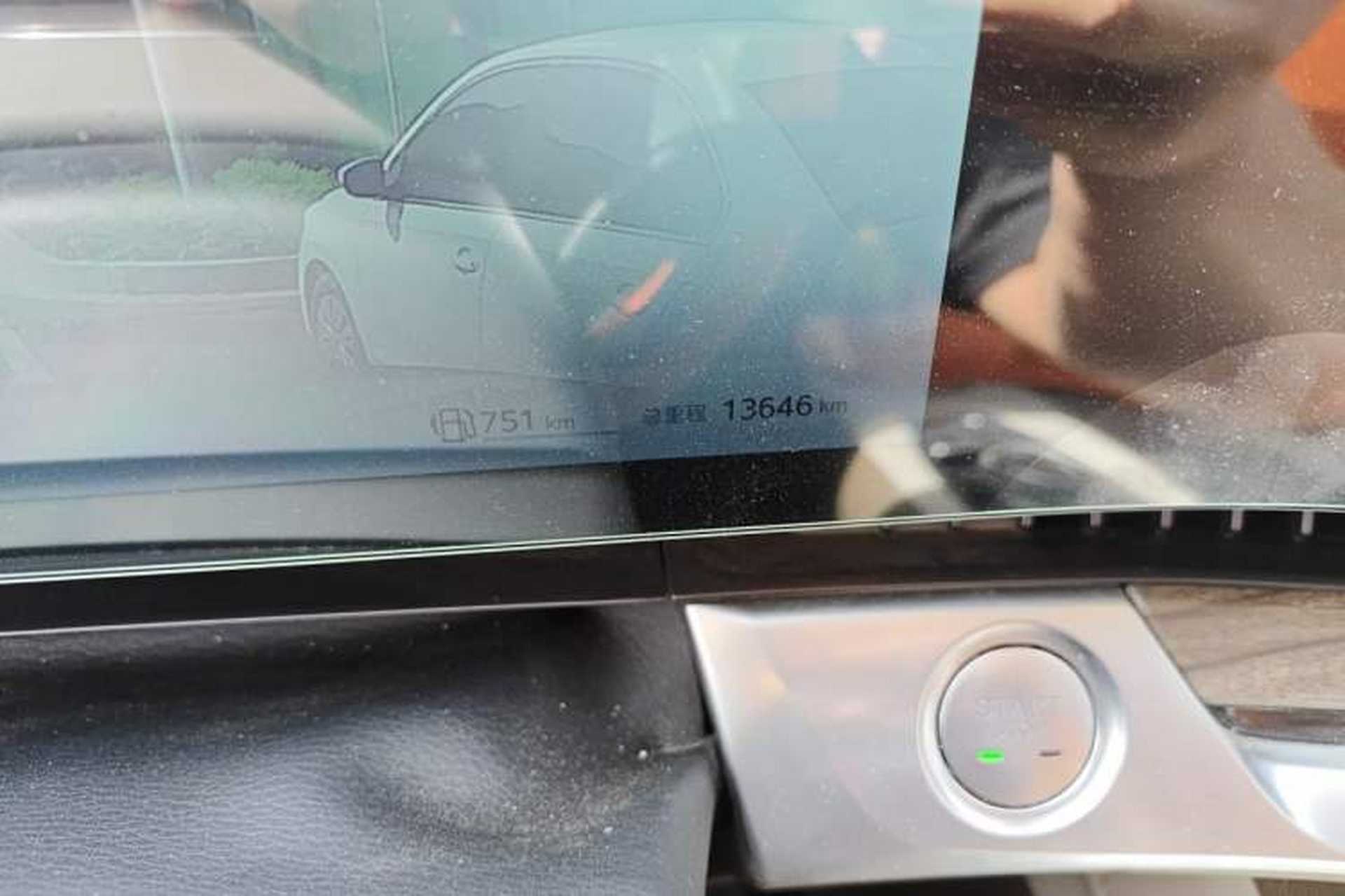 Used Roewe RX9 2023 2.0T Four-Wheel Drive Luxury Edition Odometer Close Up