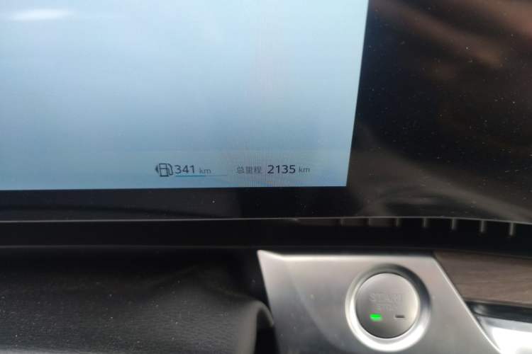 Used Roewe RX9 2023 2.0T All-Wheel-Drive Luxury Edition Odometer Close Up