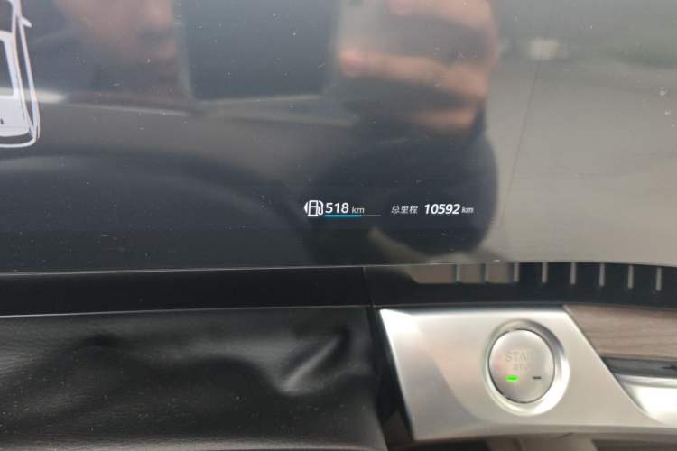 Used Roewe RX9 2023 2.0T Two-Wheel Drive Enjoyment Version Odometer Close Up