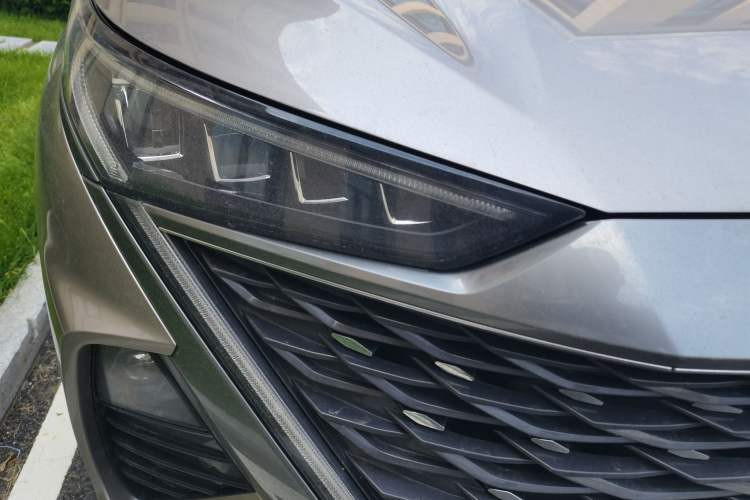 Used Roewe RX9 2023 2.0T Two-Wheel Drive Enjoyment Version Right Front Headlight