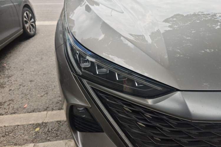 Used Roewe RX9 2023 2.0T Two-Wheel Drive Enjoyment Version Right Front Headlight