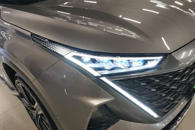 Used Roewe RX9 2023 2.0T Four-Wheel Drive Luxury Edition Right Front Headlight