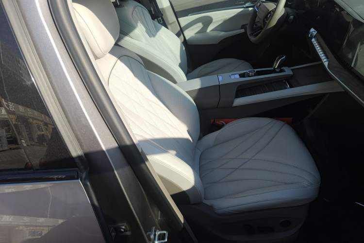 Used Roewe RX9 2023 2.0T All-Wheel-Drive Luxury Edition Right Front Seat