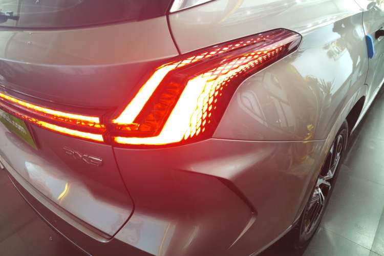 Used Roewe RX9 2023 2.0T Two-Wheel Drive Enjoyment Version Right Rear Taillight