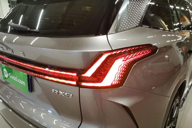 Used Roewe RX9 2023 2.0T Four-Wheel Drive Luxury Edition Right Rear Taillight