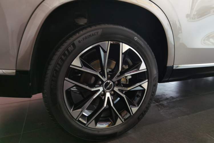 Used Roewe RX9 2023 2.0T Two-Wheel Drive Enjoyment Version Right Rear Wheel Hub