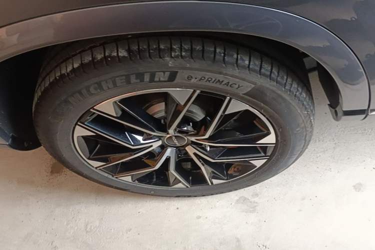 Used Roewe RX9 2023 2.0T Two-Wheel Drive Enjoyment Version Right Rear Wheel Hub